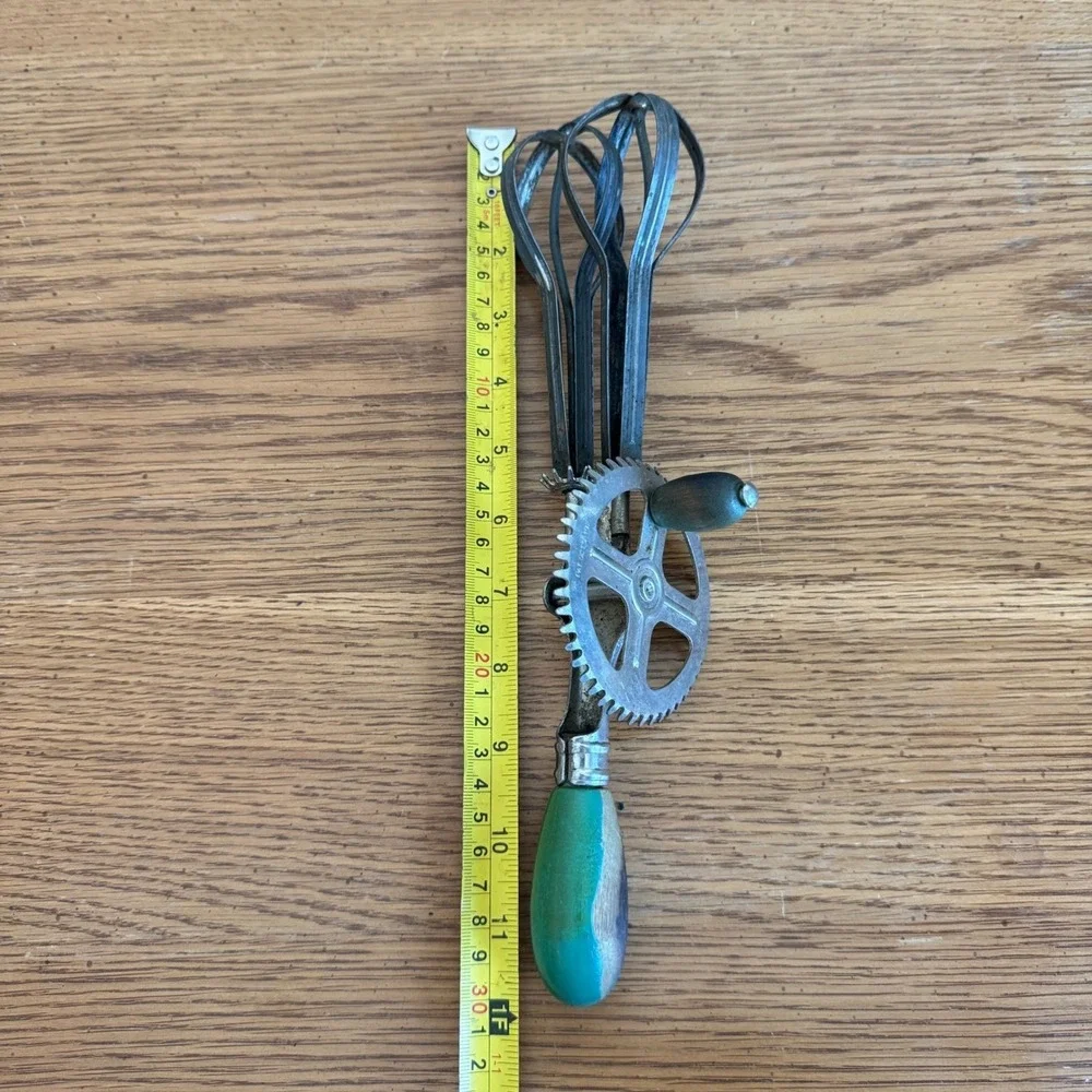 Vintage A&J Hand Crank Egg Beater Whisk Pat Oct 9 1923 USA Green Kitchen‎ Tool